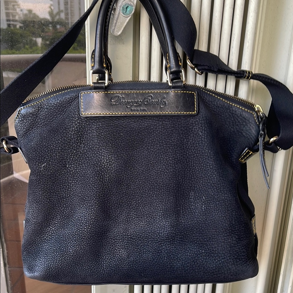 Dooney & Bourke Black messenger Bag  Textured Design florentine Vachetta Leather